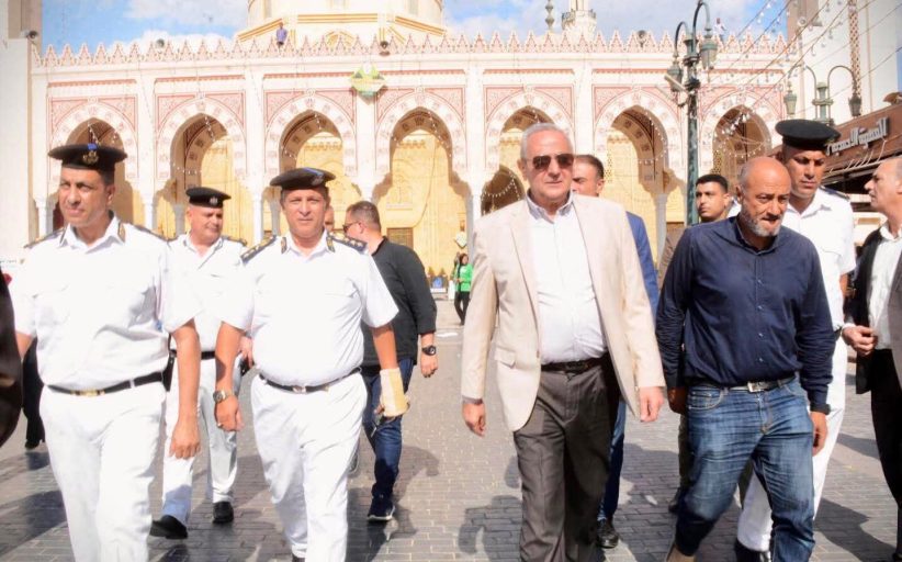 محافظ الغربية يتابع أعمال النظافة ورفع الإشغالات بمحيط المسجد الأحمدي عقب ختام المولد