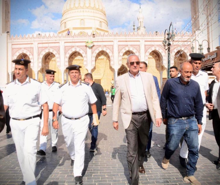 محافظ الغربية يتابع أعمال النظافة ورفع الإشغالات بمحيط المسجد الأحمدي عقب ختام المولد
