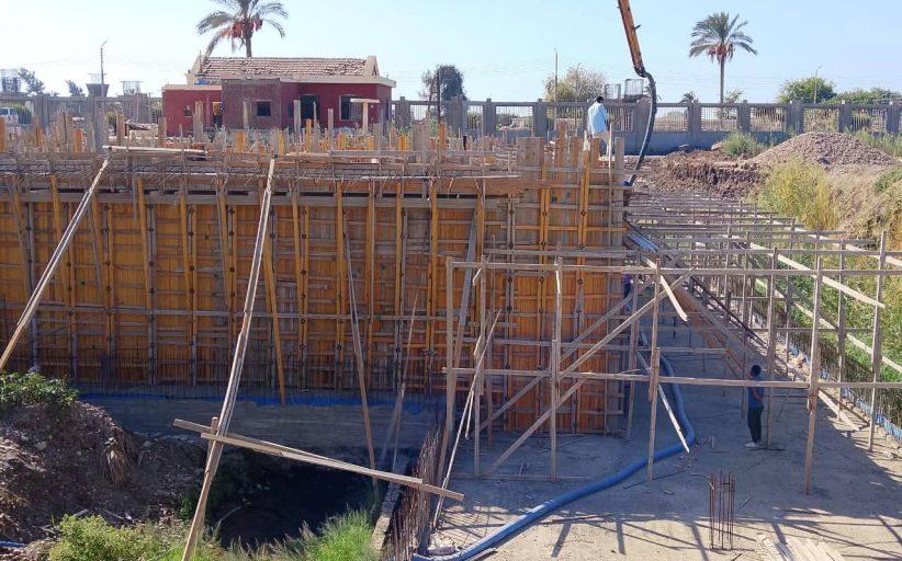 محافظ كفرالشيخ يتفقد إنشاء حمام سباحة أوليمبي بمركز سخا