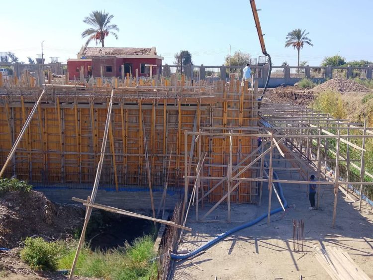 محافظ كفرالشيخ يتفقد إنشاء حمام سباحة أوليمبي بمركز سخا