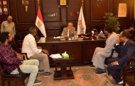 محافظ الأقصر يناقش احتياجات أهالي نجع طوناب بإسنا ويوجه بحلول عاجلة
