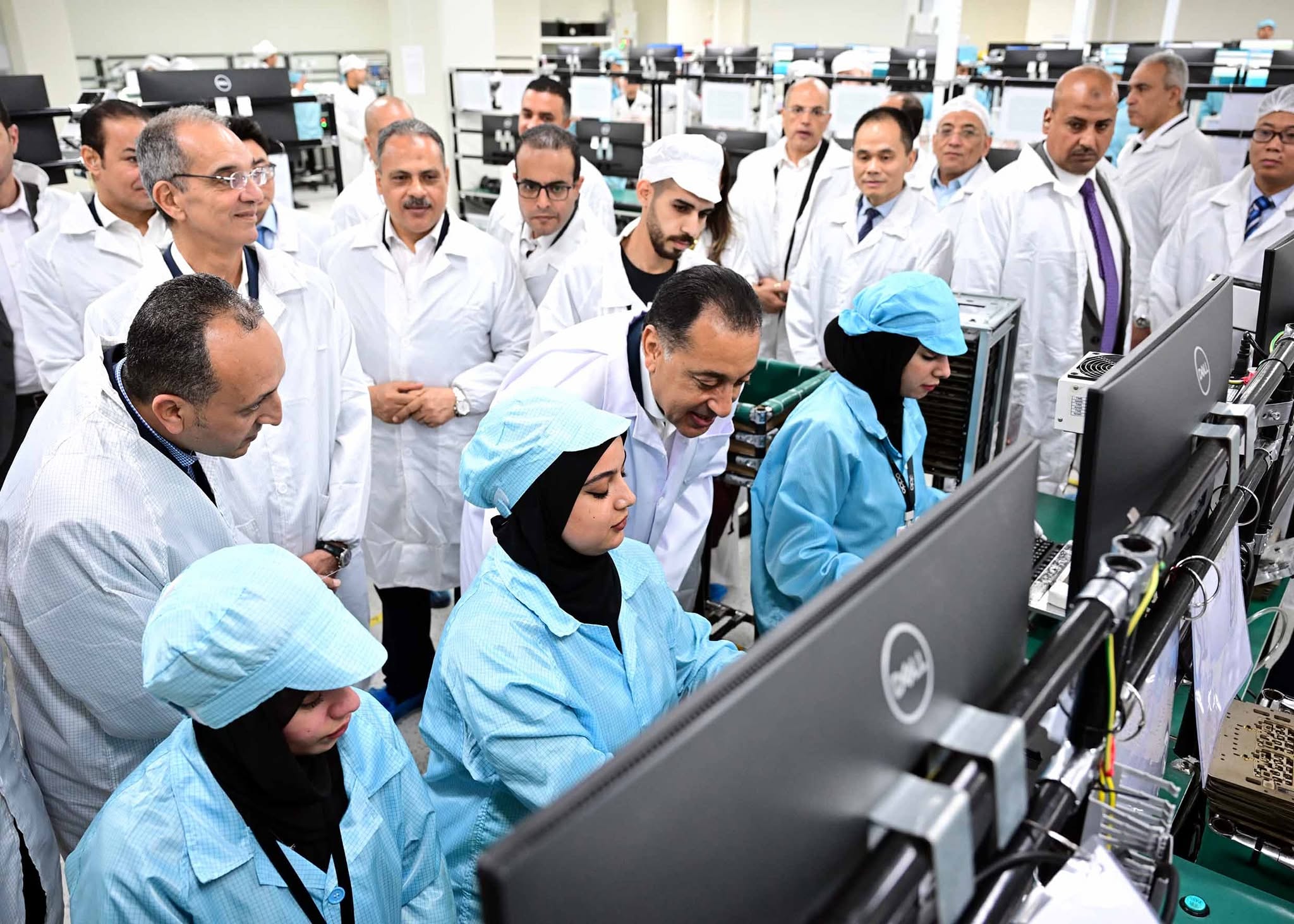 رئيس الوزراء يفتتح مصنع شركة 