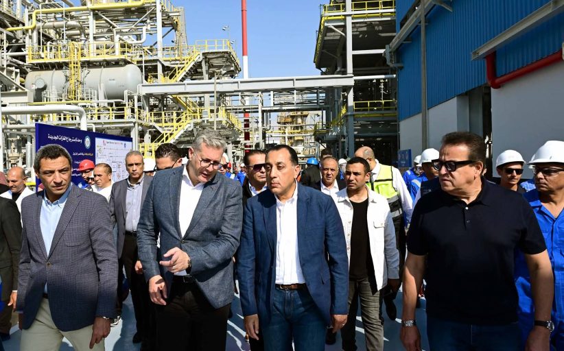 رئيس الوزراء يفتتح مشروع استرجاع الغازات بشركة