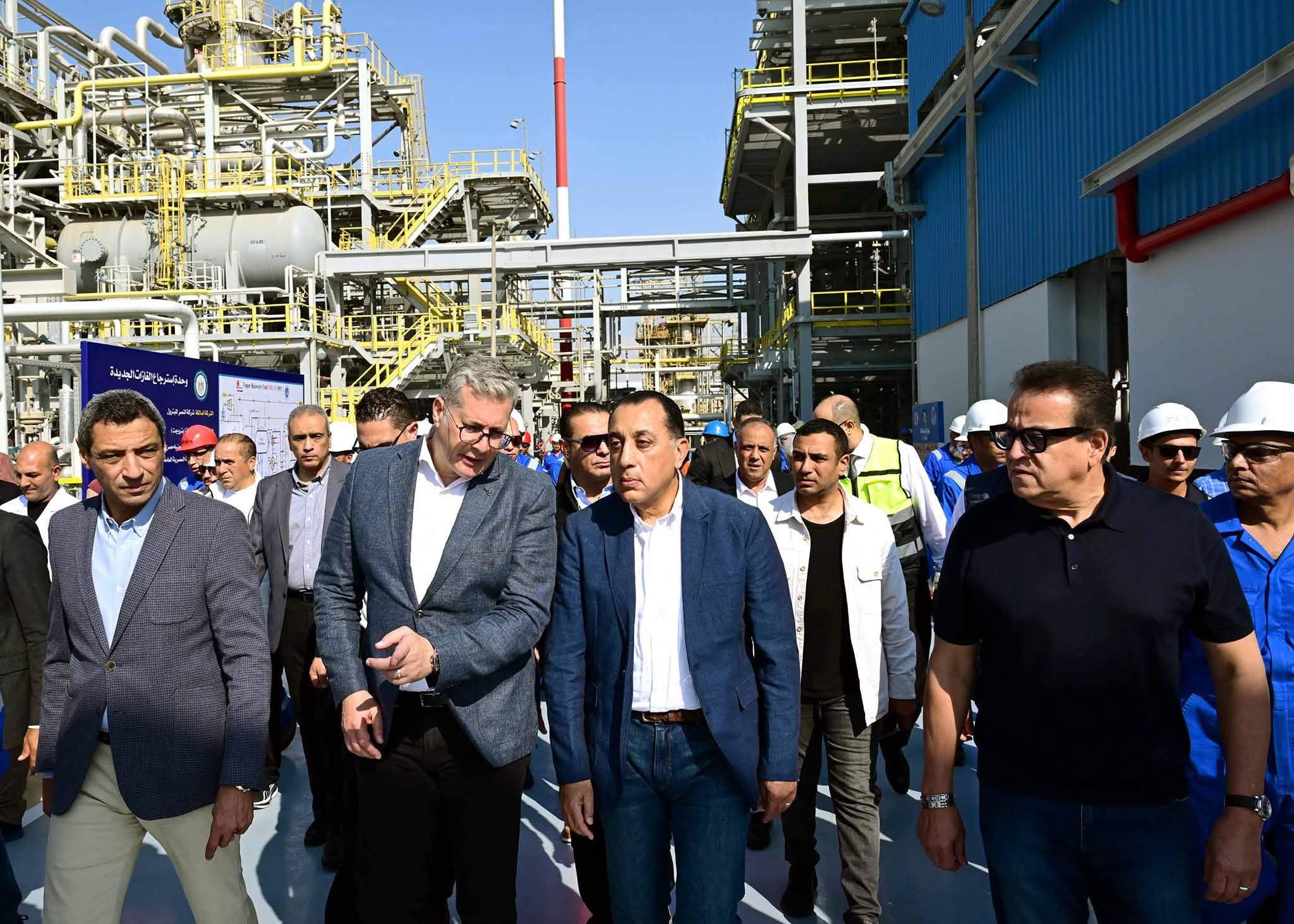 رئيس الوزراء يفتتح مشروع استرجاع الغازات بشركة