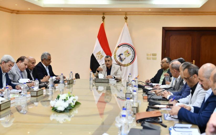 وزير الإنتاج الحربي : مهتمون بزيادة نسب تعميق التصنيع المحلي والسعي إلى عقد الشراكات مع مختلف المؤسسات الوطنية والعالمية