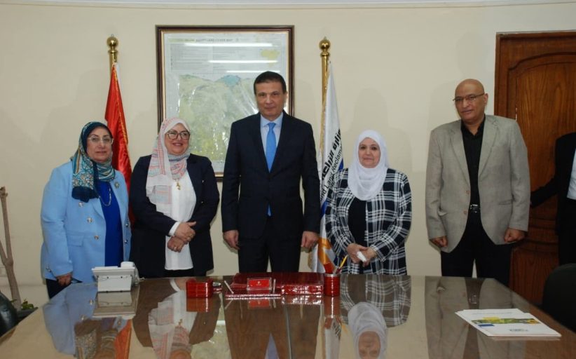 وزير الزراعة يلتقي باحثين