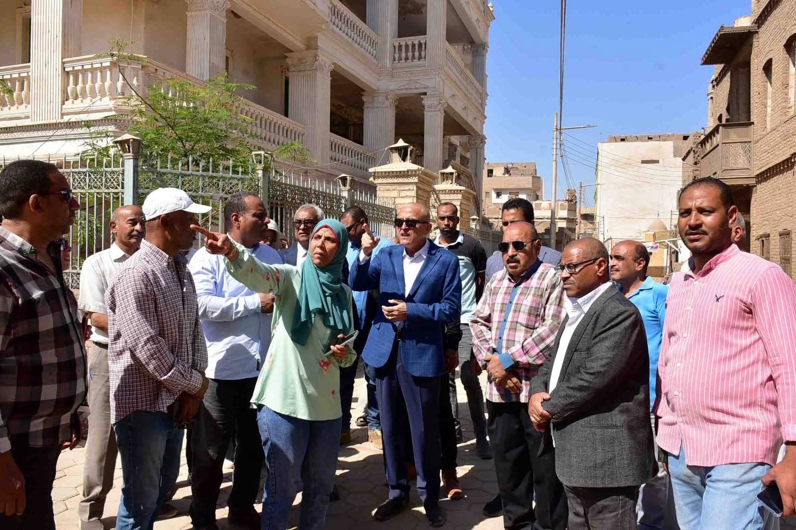 محافظ الأقصر يتابع مشروعات البنية التحتية بإسنا ويُوجّه بتسريع معدلات التنفيذ