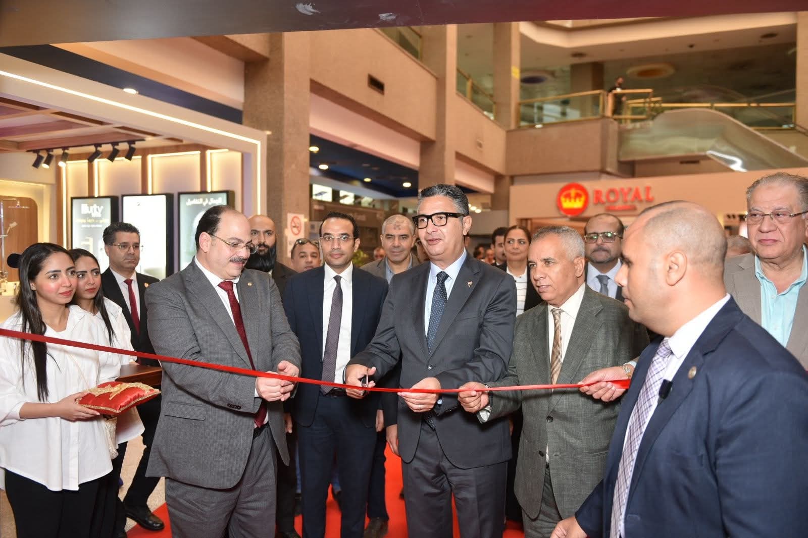 وزير التموين يفتتح معرض