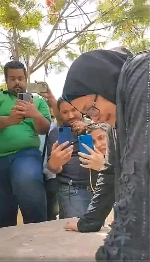لا يصلح للنشر.. شبح الترند وهوس الصفحة الأولى يسلب كل أشكال الإنسانية