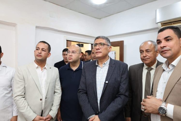 محافظ الجيزة يتفقد سكن الأطباء بمستشفى الواحات البحرية تمهيدًا لتشغيله