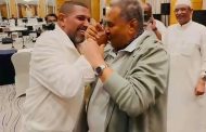 فنان العرب محمد عبده يقبل يد المايسترو هاني فرحات.. ونكيد العوازل بقي 