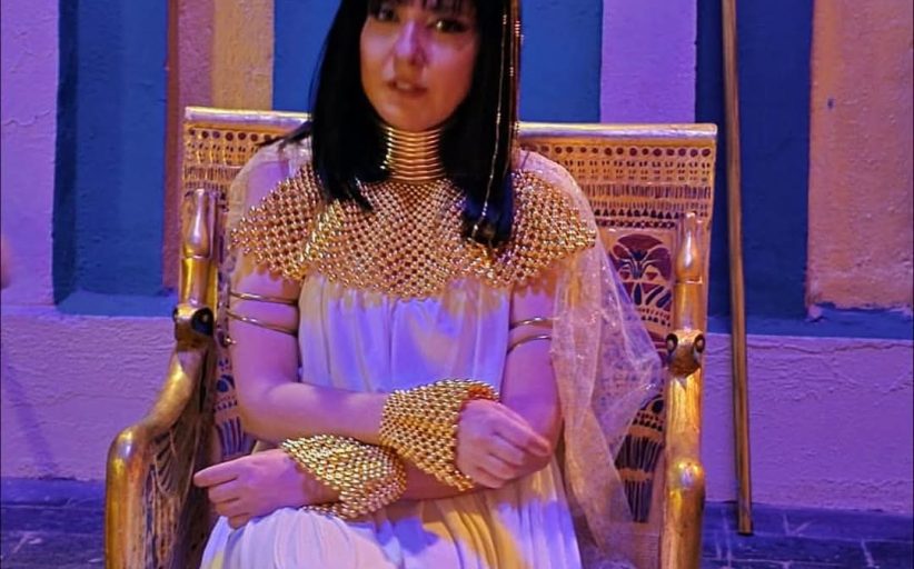 مي كساب تتألق بالزي الفرعوني وتثير الجدل بتعليقها: 