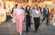 وزيرة التضامن تتفقد جناح صندوق دعم الصناعات الريفية بمعرض 