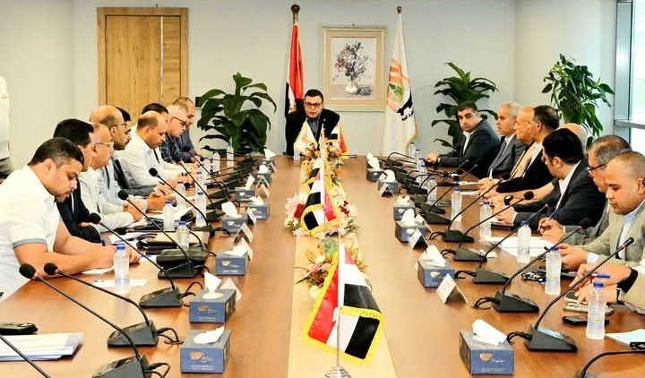 وزير الإسكان يتابع خطط التطوير ورفع الكفاءة بالقاهرة الجديدة والشروق