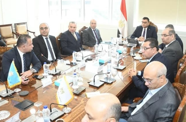 وزير الإسكان يعقد اجتماعًا لبحث ملف تشغيل مشروع حدائق تلال الفسطاط