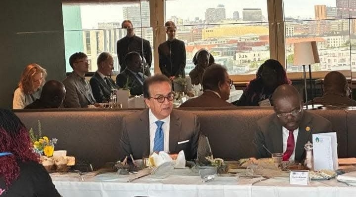 وزير الصحة يشارك في قمة برلين العالمية