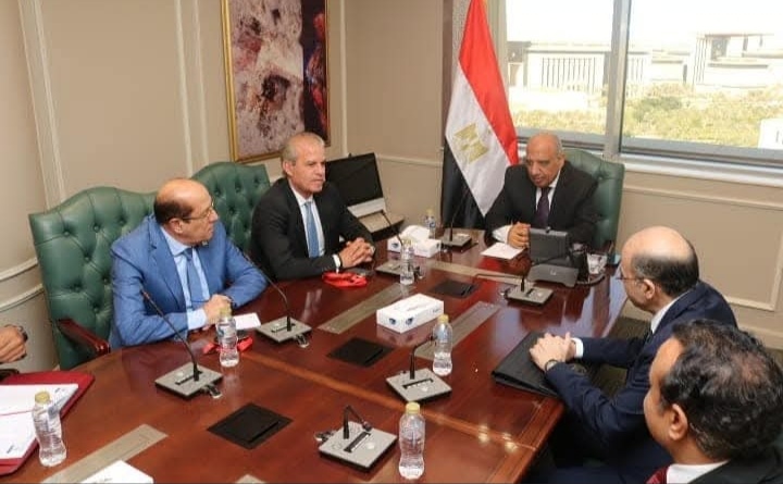 وزير الكهرباء يبحث مع خبراء جامعة عين شمس إنشاء مجمع صناعي لإنتاج الأسمدة العضوية واستخلاص العناصر النادرة
