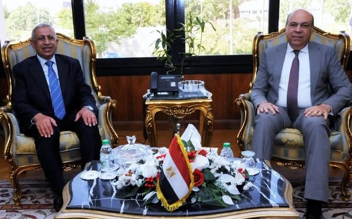 وزير الطيران المدني يبحث مع رئيس الأكاديمية العربية للعلوم والتكنولوجيا سبل التعاون المشترك