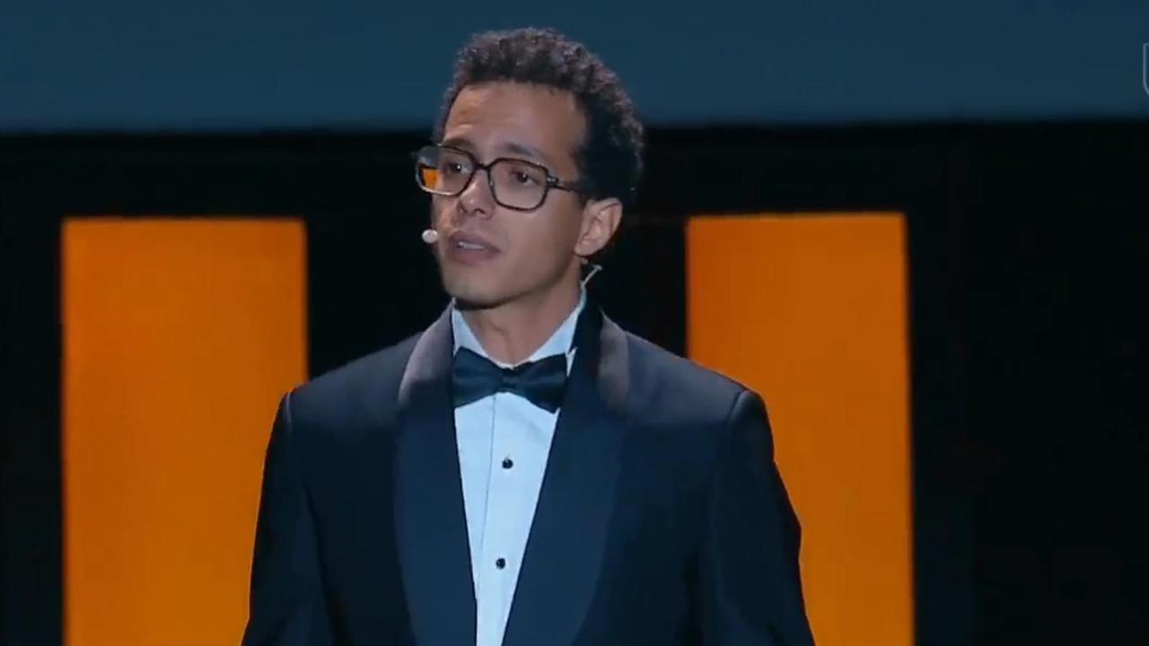 بلمساته الخاصة.. طه دسوقي يقدم عرضًا كوميديًا خلال مهرجان الجونة السينمائي