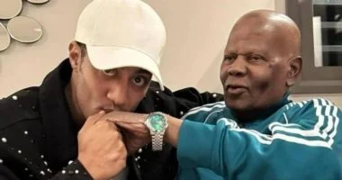 محمد رمضان يشيّع جنازة والده من مسجد مصطفى محمود بالمهندسين