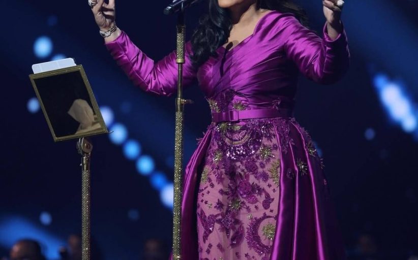 أحلام تُشعل الجدل بتغريدة تطلب فيها قصيدة عن الرجل مقابل 100 ألف درهم