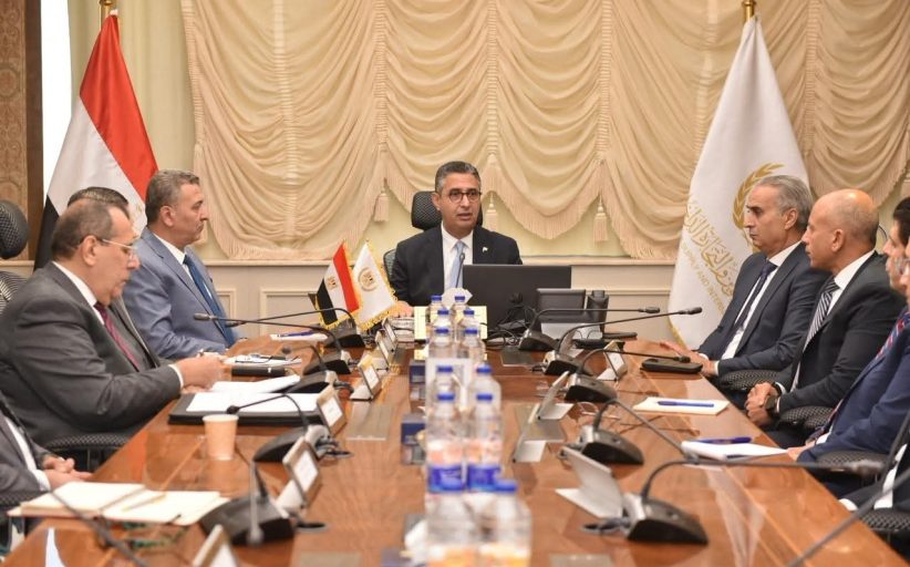 وزير التموين يتابعة توافر السلع الأساسية بالأسواق والتنسيق مع القطاع الخاص