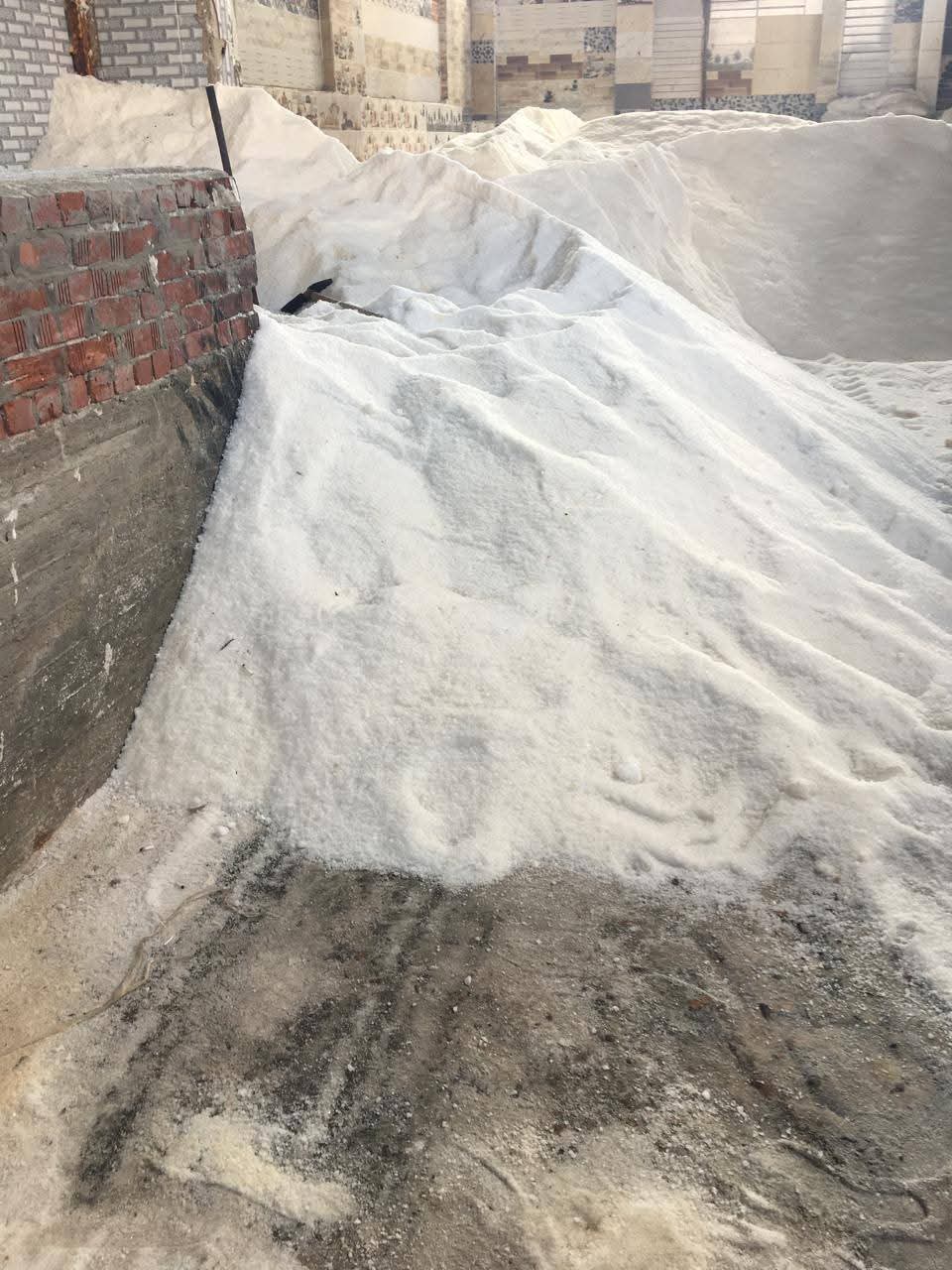 صحة القليوبية تضبط 25 طن ملح صناعي يُعاد تدويره داخل عبوات اليود