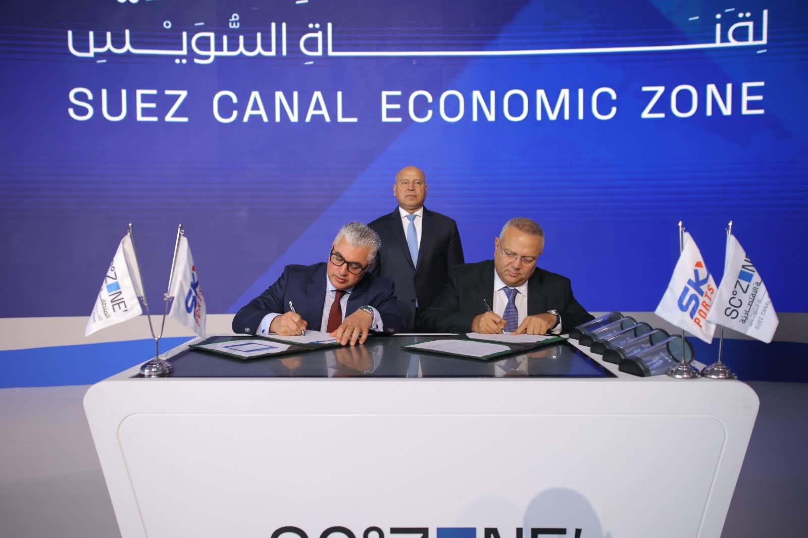 اقتصادية لقناة السويس توقع مذكرة تفاهم وعقد انتفاع مع شركة «سكاي بورتس»