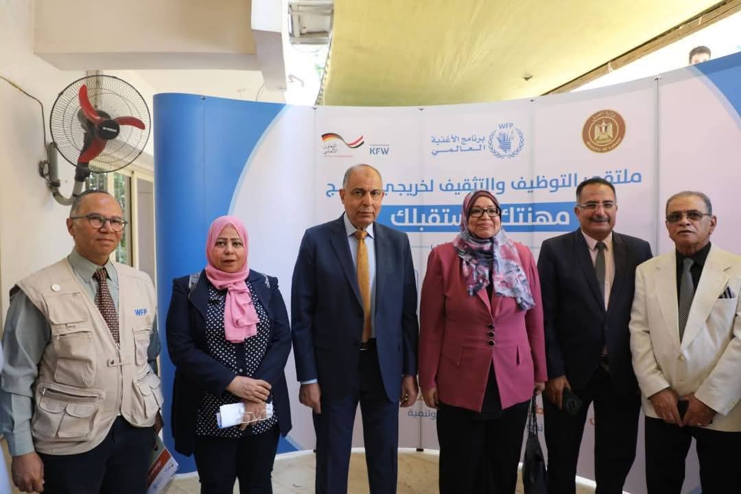 محافظ المنيا يعلن توفير 1353 فرصة عمل واعتماد 499 عقدًا للعمل بالخارج خلال أكتوبر