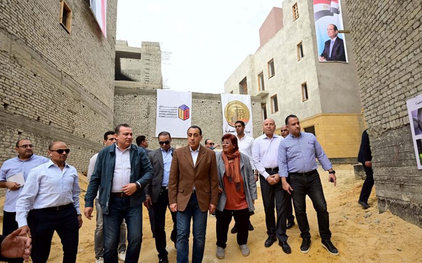 رئيس الحكومة يتفقد مشروعات إعادة إحياء منطقة