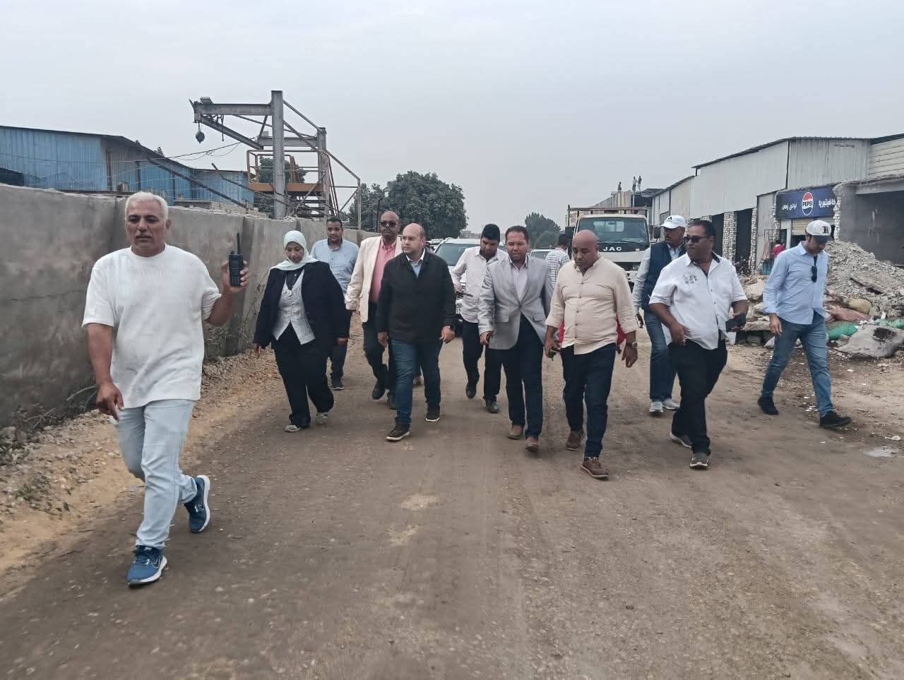 جولة ميدانية لنائب محافظ الجيزة علي مشروعات الطرق بكرداسة وأوسيم والمنيرة الغربية