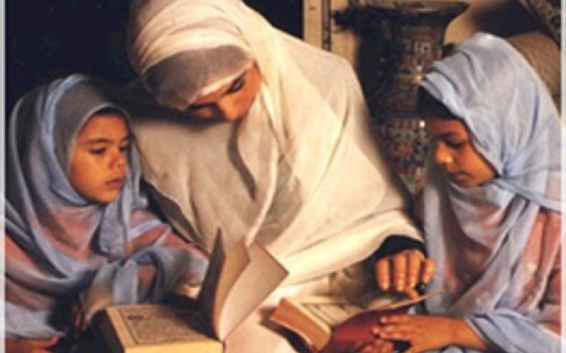 بين الماضي والحاضر.. اختلاف الظروف وتغير الأدوار بين أمهات زمان وبنات اليوم