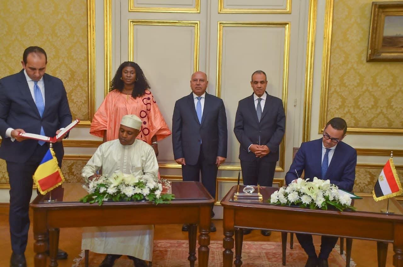 مصر وتشاد يوقعان مذكرات تفاهم لتعزيز التنسيق الدبلوماسي والتعاون في قطاع الكهرباء والطاقة