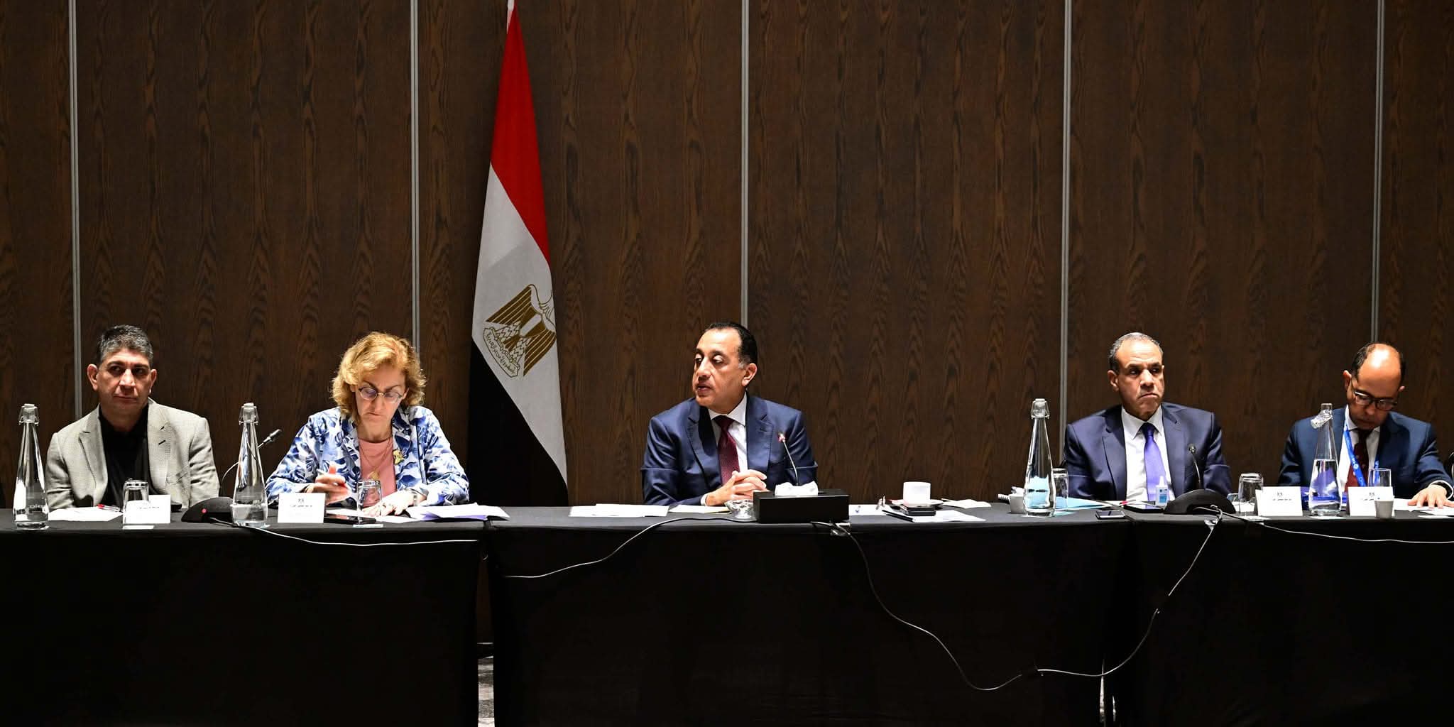 رئيس الوزراء يعقد اجتماعا مع 40 من ممثلي كبريات الشركات في جنوب أفريقيا