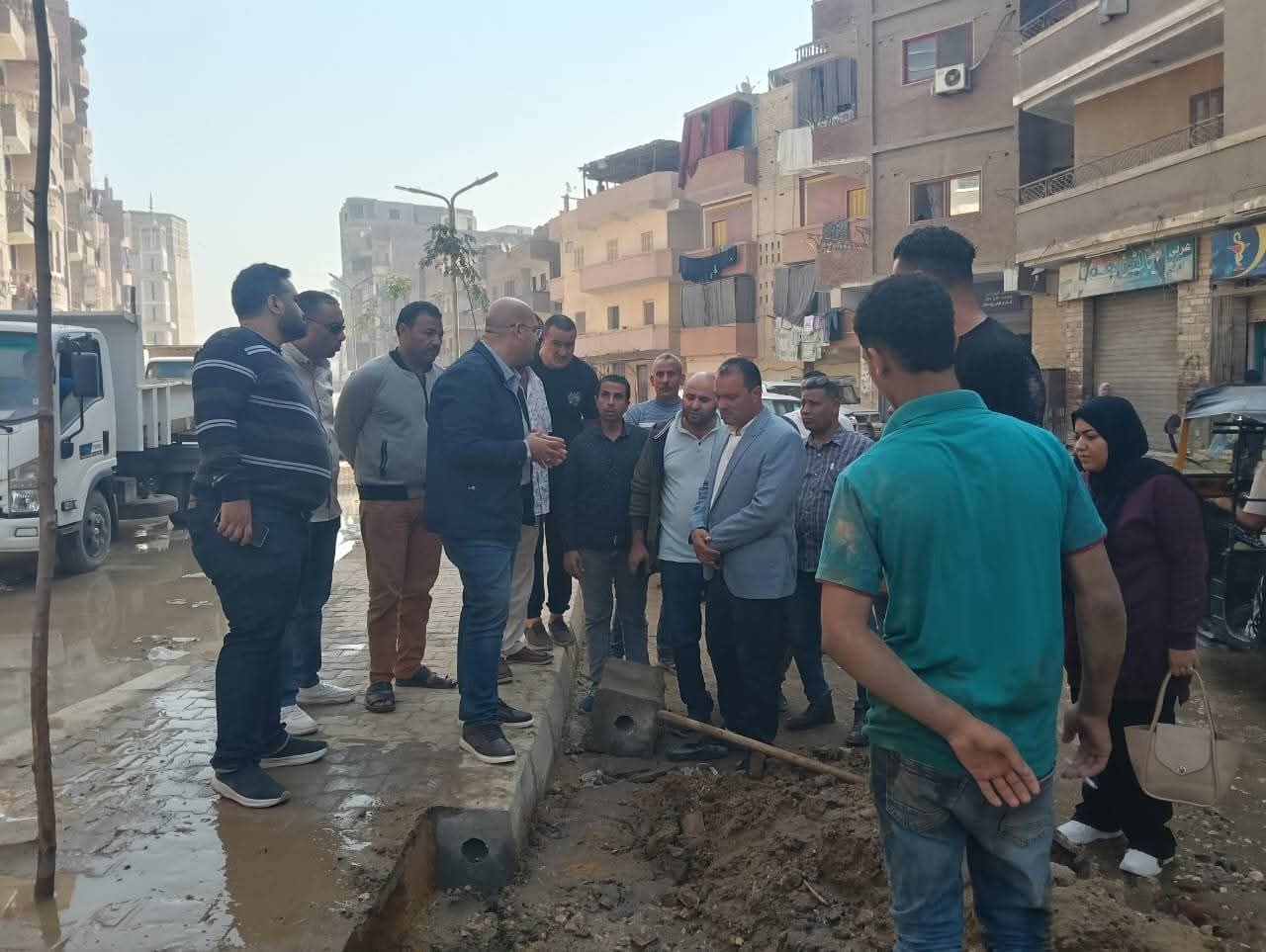 نائب محافظ الجيزة يتفقد مشروعات الرصف والتطوير بمدينة الحوامدية