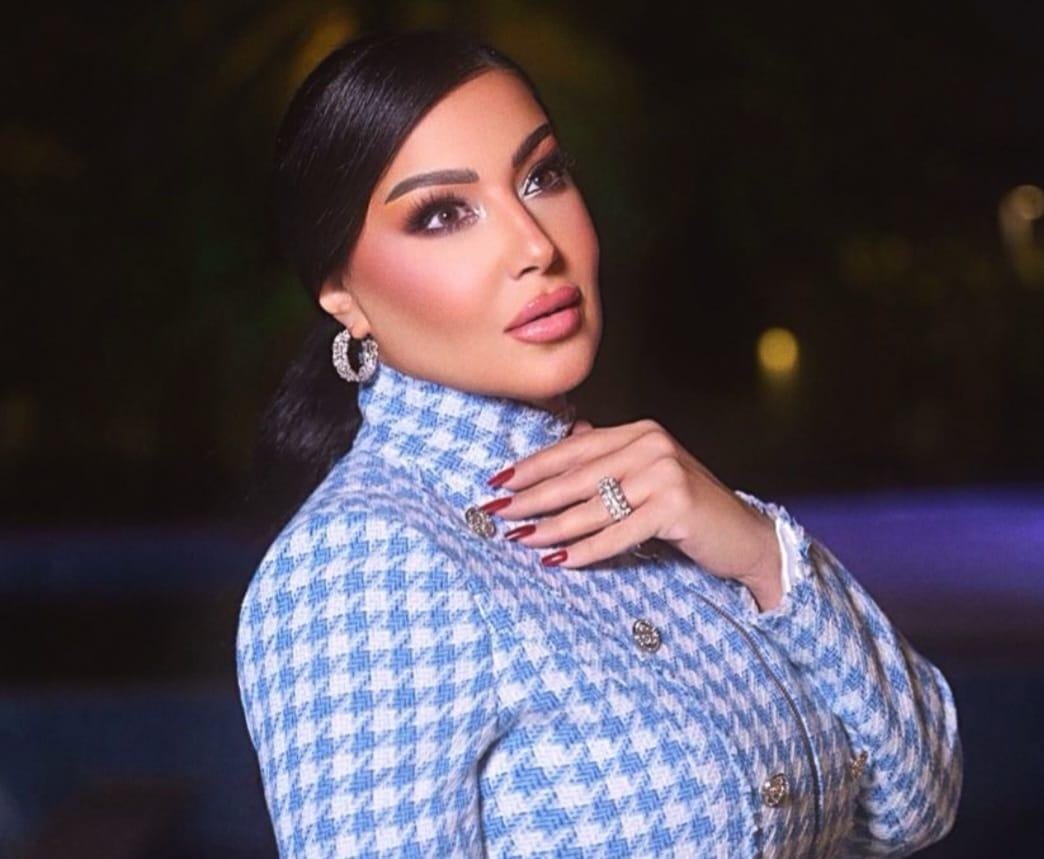 سمية الخشاب تخطف الأنظار بفستان “هوت كوتور”.. عودة جريئة وأنيقة