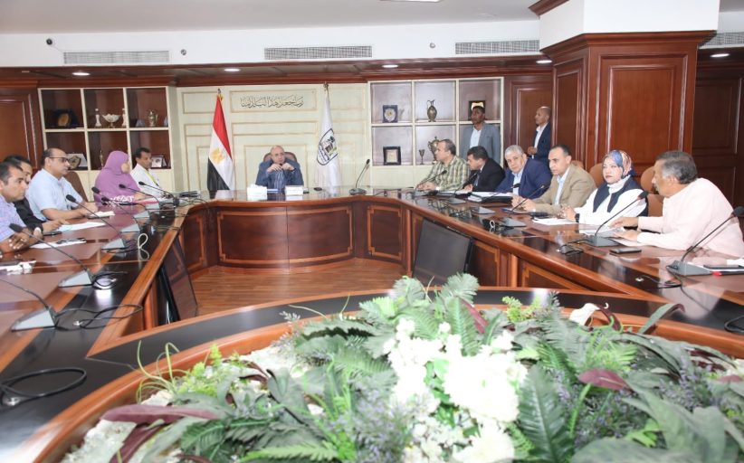 على الأرض وبلا تأجيل.. قرارات عاجلة من محافظ بني سويف لحل مشكلات المواطنين