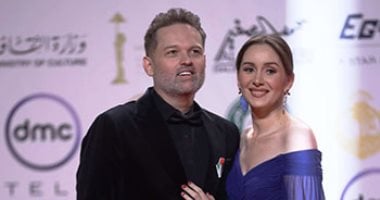 محمد محمود عبد العزيز يعلن دخول زوجته العناية المركزة بعد ولادة صعبة