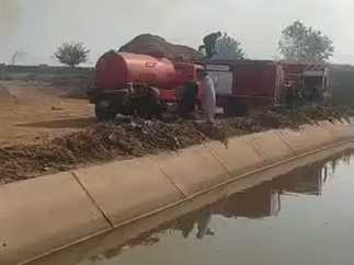 السيطرة على حريق هائل نشب داخل شونة لتخزين الكتان بالغربية