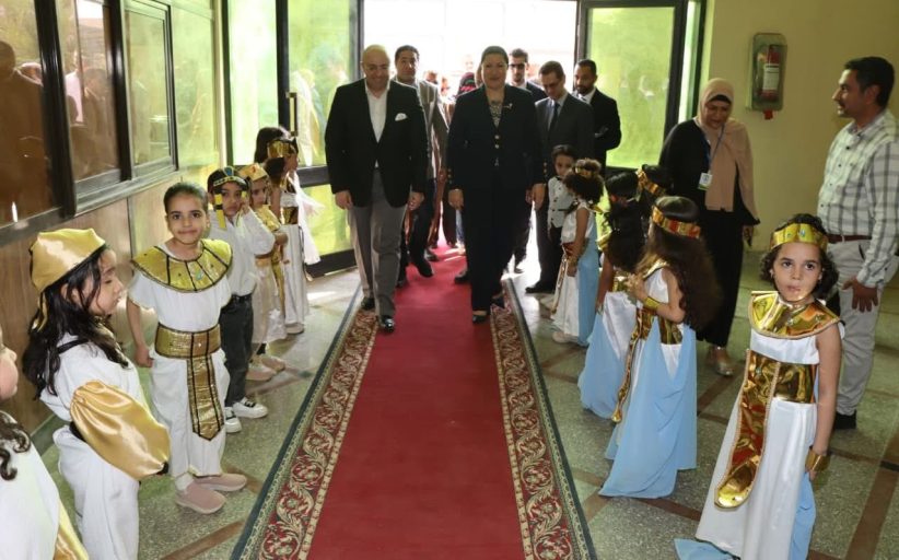 افتتاح فرع المجلس القومي للطفولة والأمومة ببني سويف كتبت - آلاء الدسوقى افتتحت الدكتورة سحر السنباطي، رئيسة المجلس القومي للطفولة والأمومة، والدكتور محمد هاني غنيم، محافظ بني سويف، اليوم، الفرع القومي للمجلس بالمحافظة، وذلك في إطار الاحتفالات بأعياد الطفولة، تأكيدًا على التزام الدولة المصرية بتعزيز منظومة حماية ورعاية الطفل والأسرة في مختلف المحافظات. واشارت