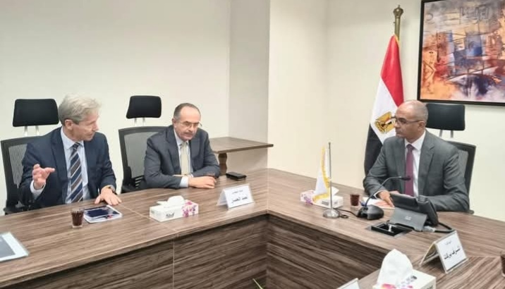 بحث شراكات جديدة لتوسيع مشروعات تحلية مياه البحر في مصر