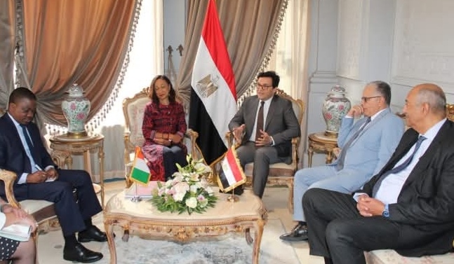 وزيرا ثقافة مصر وكوت ديفوار يبحثان آفاق جديدة للتبادل الإبداعي