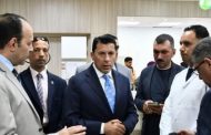 وزير الشباب يطمئن على المصابين في حادث انقلاب ميني باص طريق العاصمة الإدارية