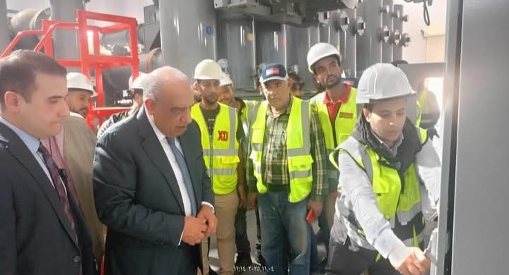 وزير الكهرباء يتفقد مشروعات تغذية 