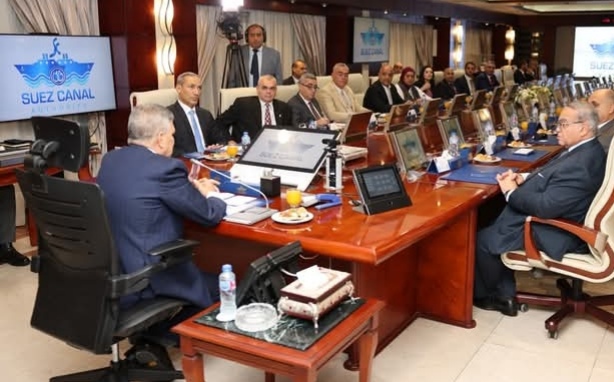 قناة السويس تبحث مع 20 خطًا ملاحيًا تطورات البحر الأحمر وعودة حركة العبور لمستويات متقدمة