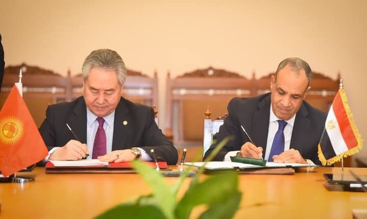 تعزيز الشراكة بين القاهرة وبيشكيك.. مصر وقيرغيزستان توقعان اتفاقية إعفاء متبادل من التأشيرات