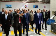 رئيس الوزراء يتفقد مراحل إنتاج مصنع