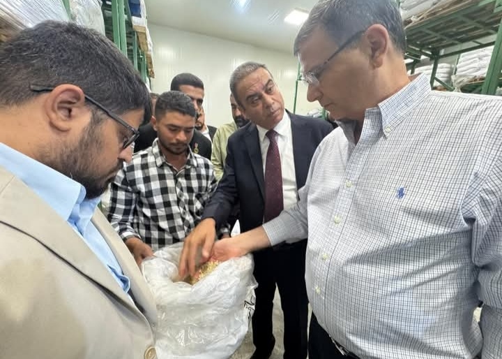 وزير الزراعة يتفقد كبرى شركات إنتاج التقاوي في الأردن