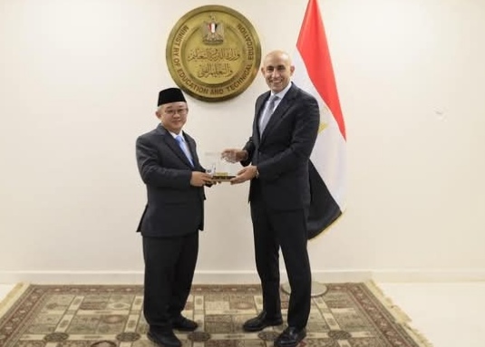 وزير التعليم يبحث تعزيز التعاون مع إندونيسيا في مجالات التعليم العام والفني