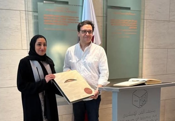 وزير الثقافة يبحث تعزيز التعاون في صون التراث خلال زيارته لمتحف الفن الإسلامي بالدوحة